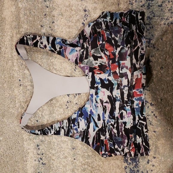 145)Lululemon Sport Bra - Picture 1 of 5
